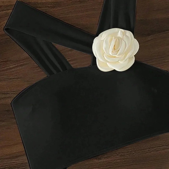 Black Women's One-Piece Swimsuit With Hollow Out Design - Picture 4 of 6